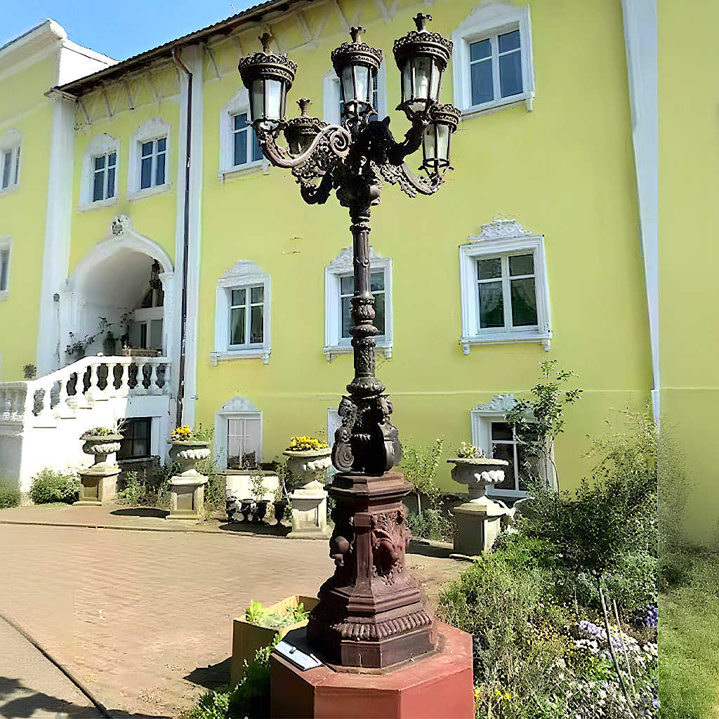 Проект: Монтаж ретро чугунных столбов освещения высотой 3.6 м для ландшафтного освещения,Чугунные уличные фонарные столбы в античном стиле